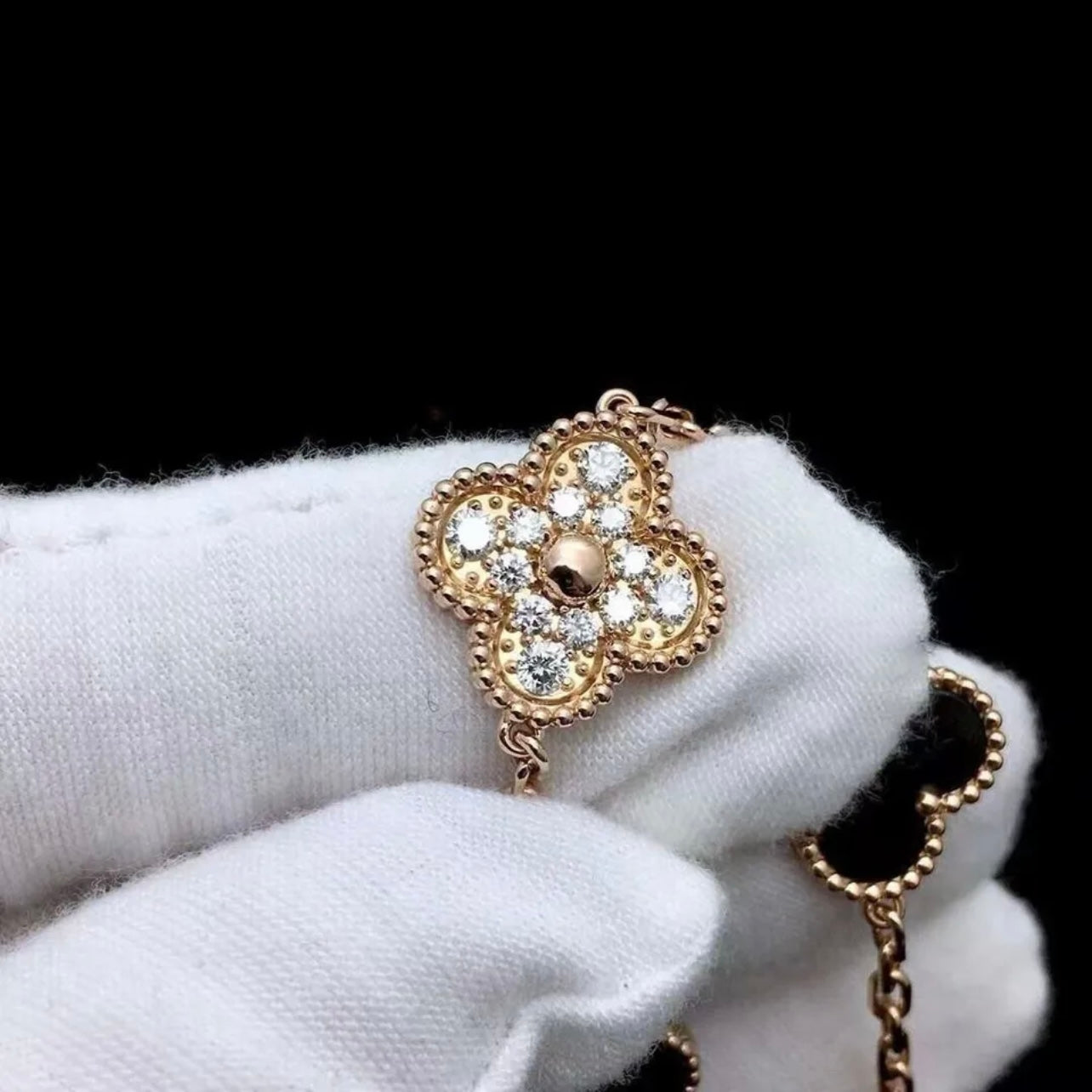 5 Motif Clover Bracelet with Diamonds